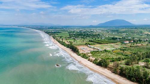 Hình ảnh bãi biển cát trắng, nước xanh biếc