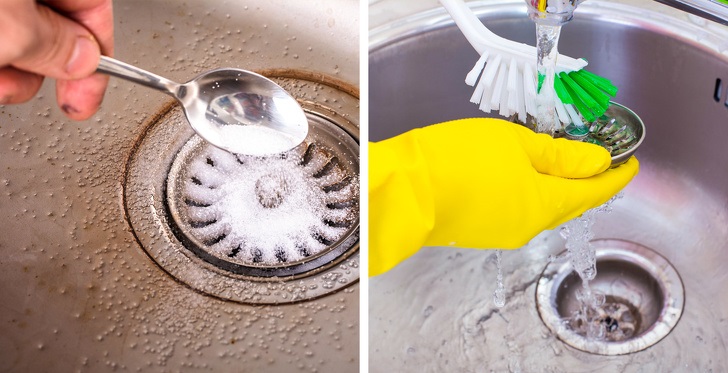 bàn tay người đang đổ thìa baking soda vào cống thoát nước bồn rửa