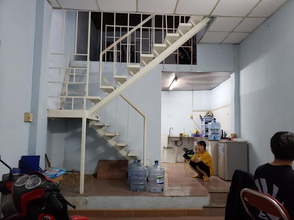 Diện tường cong và méo, rất khó bố trí nội thất. các bức tường méo, cong