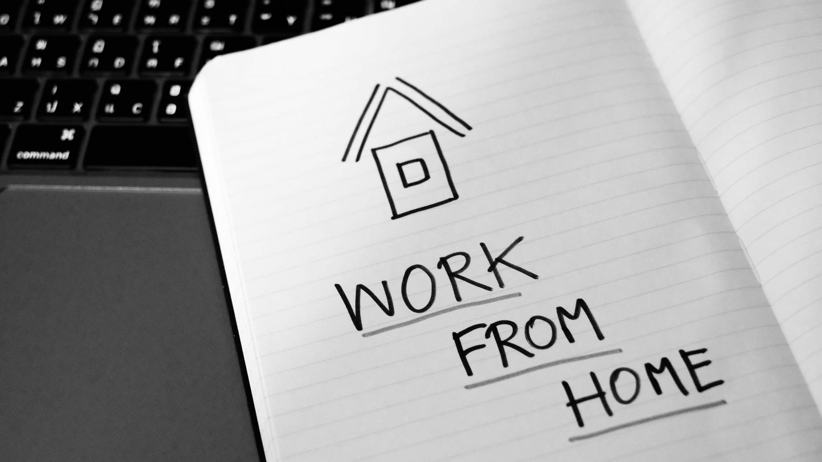 Dòng chữ "work from home" trên quyển vở minh họa tình trạng giãn cách xã hội do dịch covid-19.