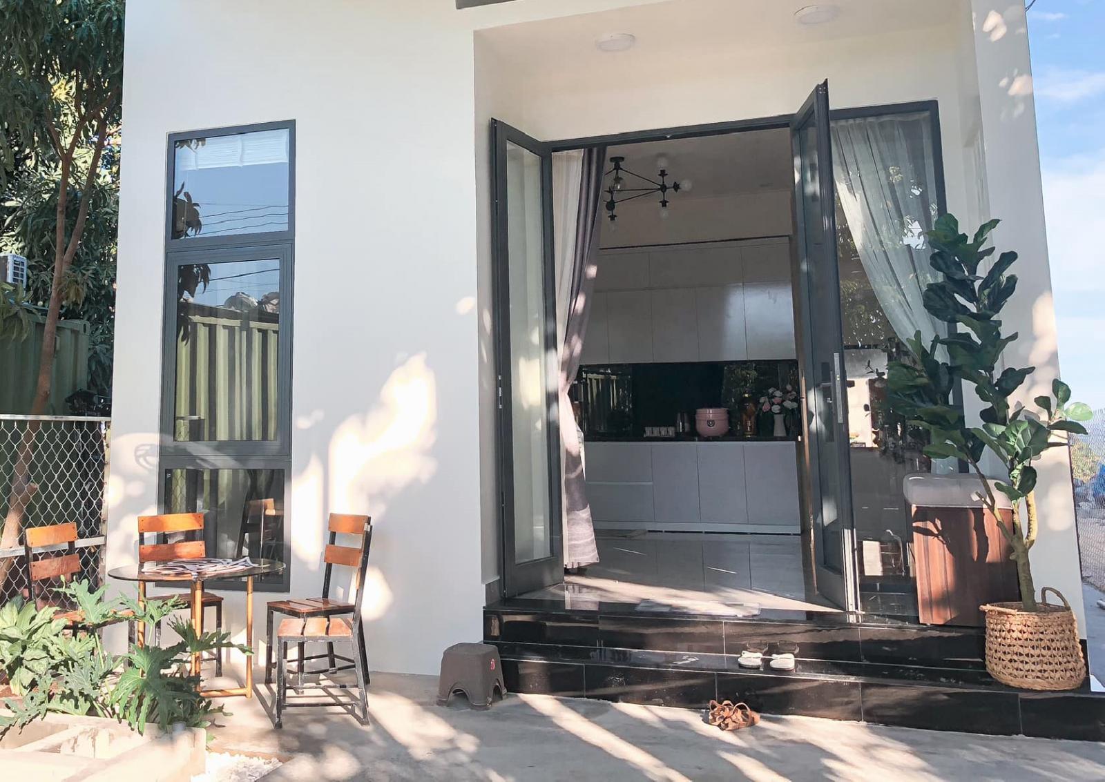 Chỉ có 450 triệu trong tay, vợ chồng 9X vẫn xây được ngôi nhà khang trang rộng 70m2 Mặt tiền ngôi nhà