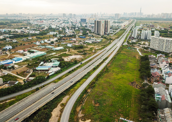 dự án cao tốc, hai bên có nhiều nhà ở