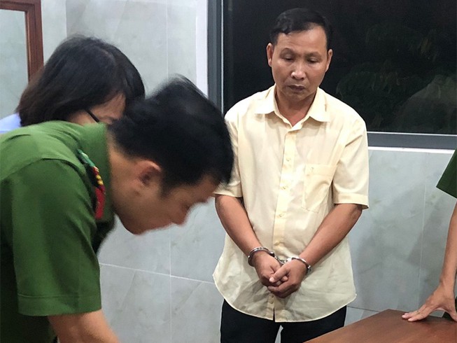 người đàn ông bị bắt