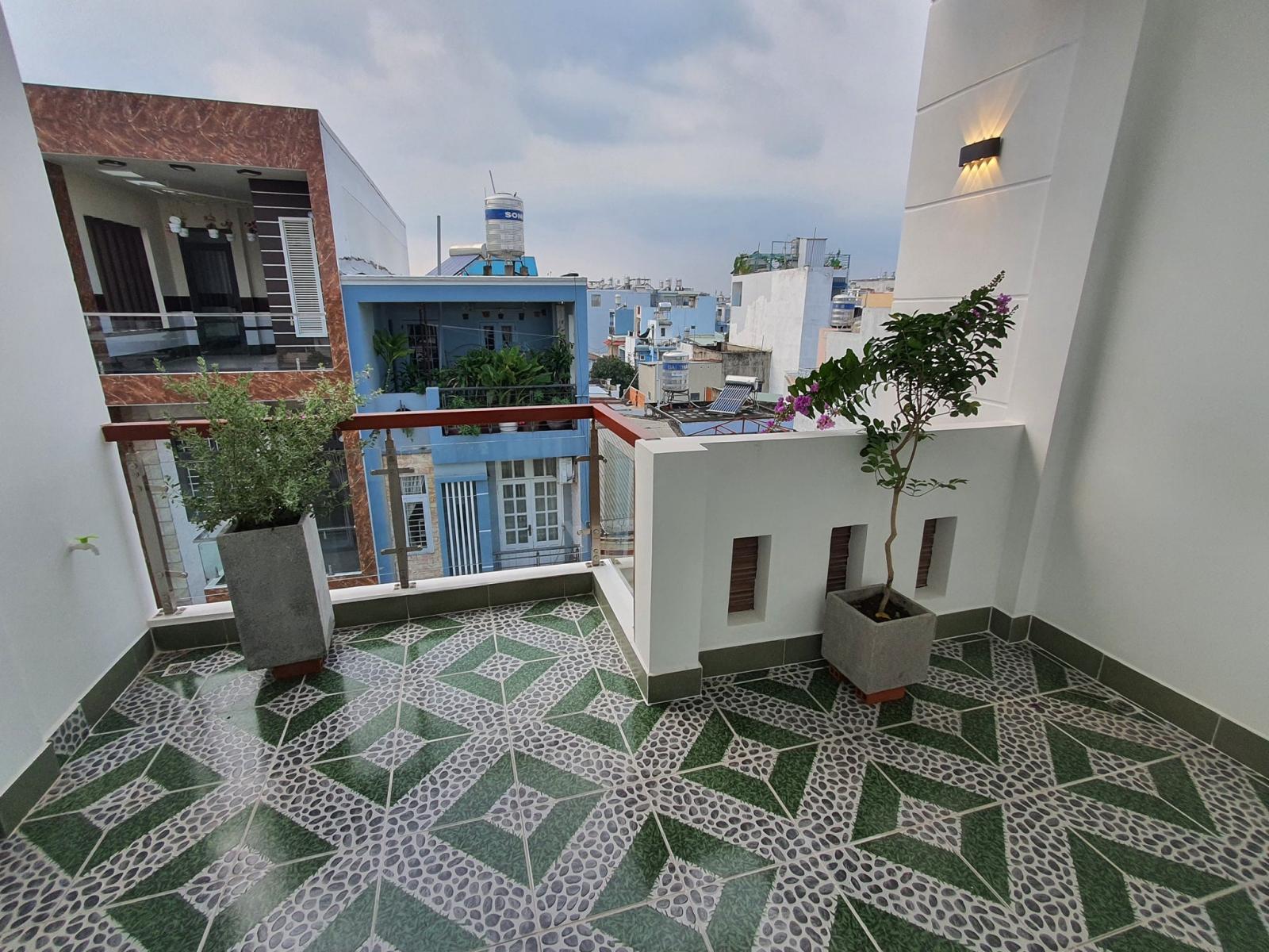 sân thượng trồng cây